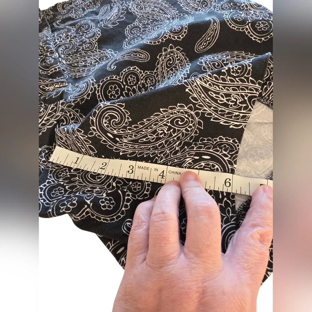 Jones New York Women's Black & White Paisley Shorts Size 14